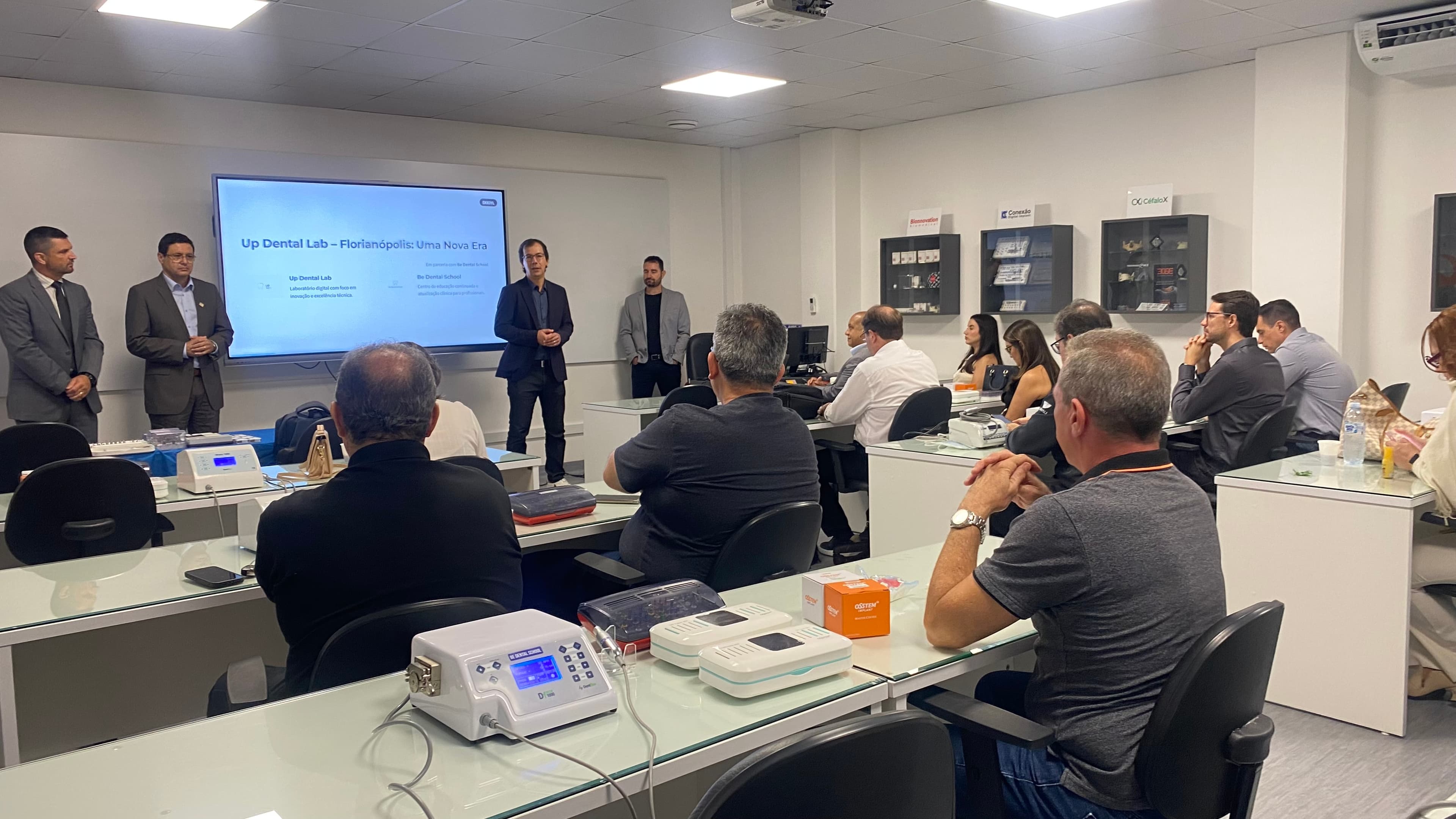 Workshop Implacil Osstem + Laboratório UP na Univali Be Dental School