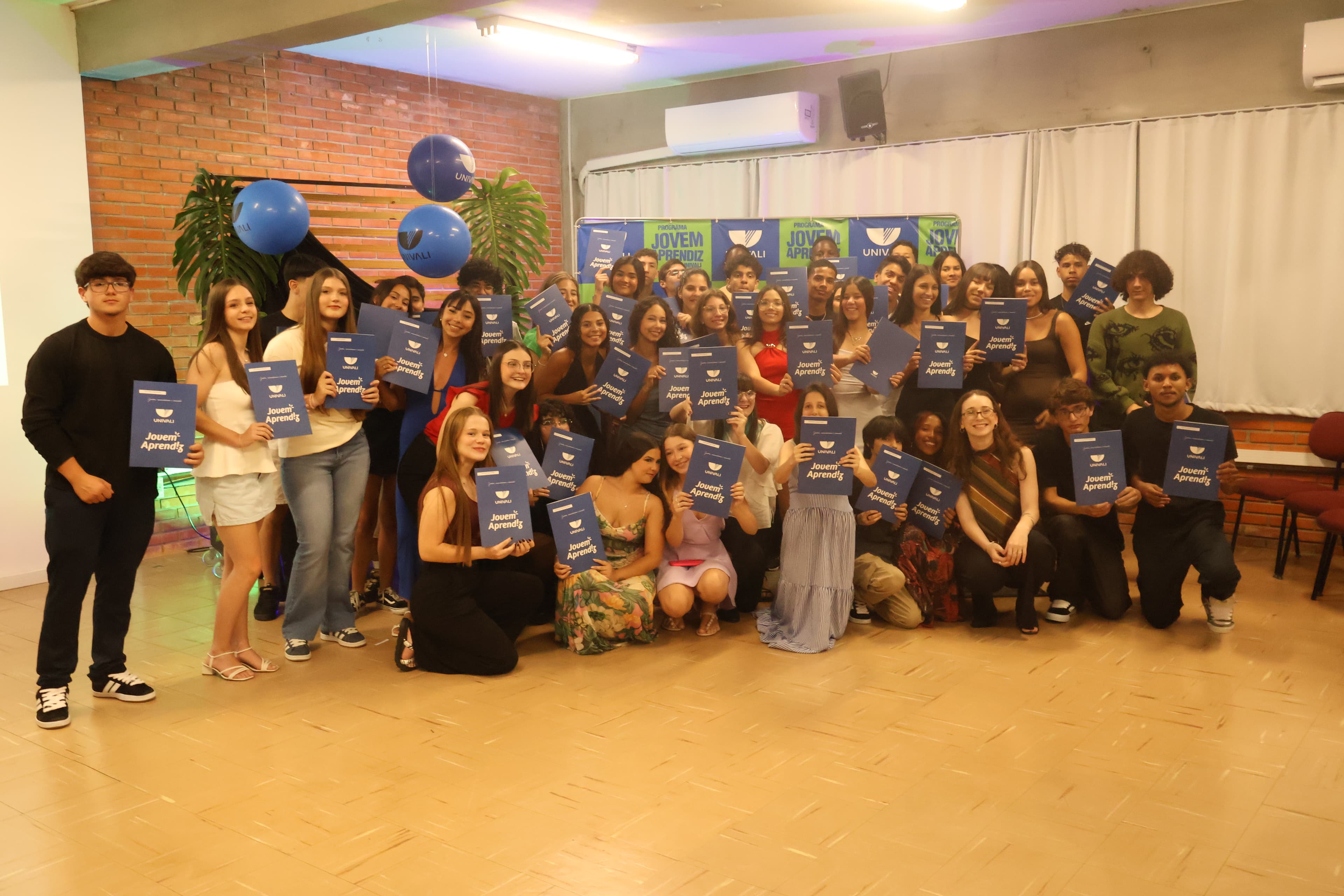 Univali forma 51 Jovens Aprendizes em Balneário Camboriú