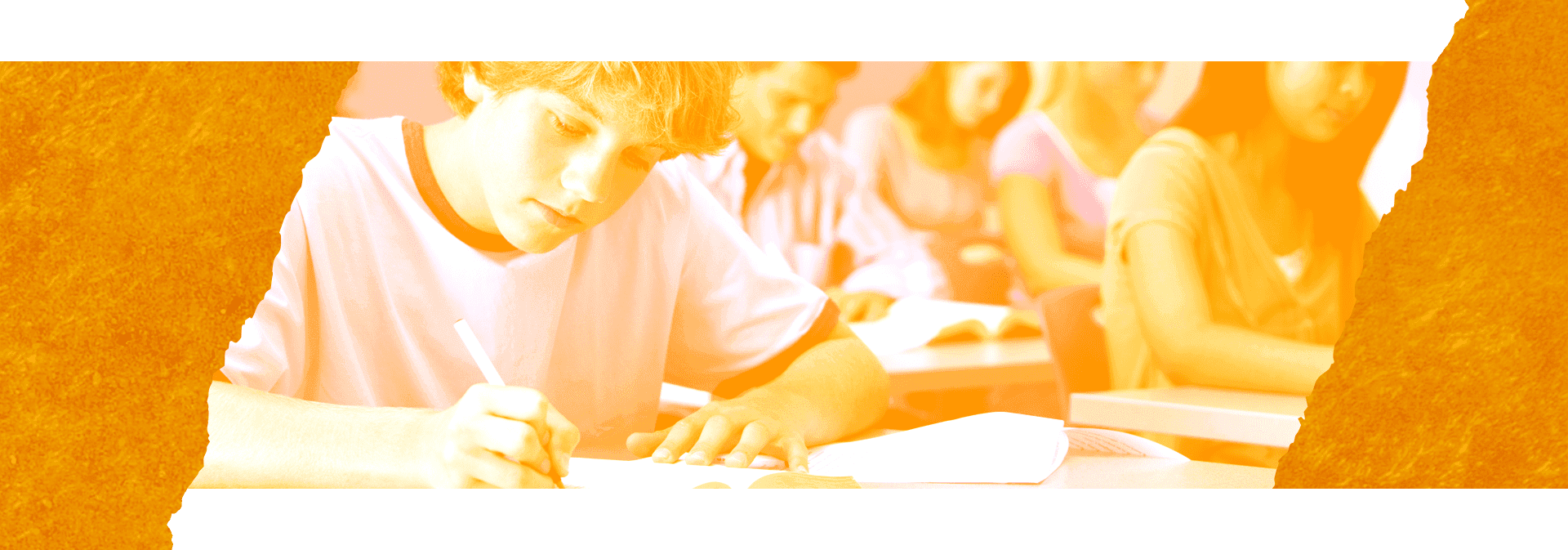 Imagem com bordas amarelas com foco em uma aluno sentado escrevendo