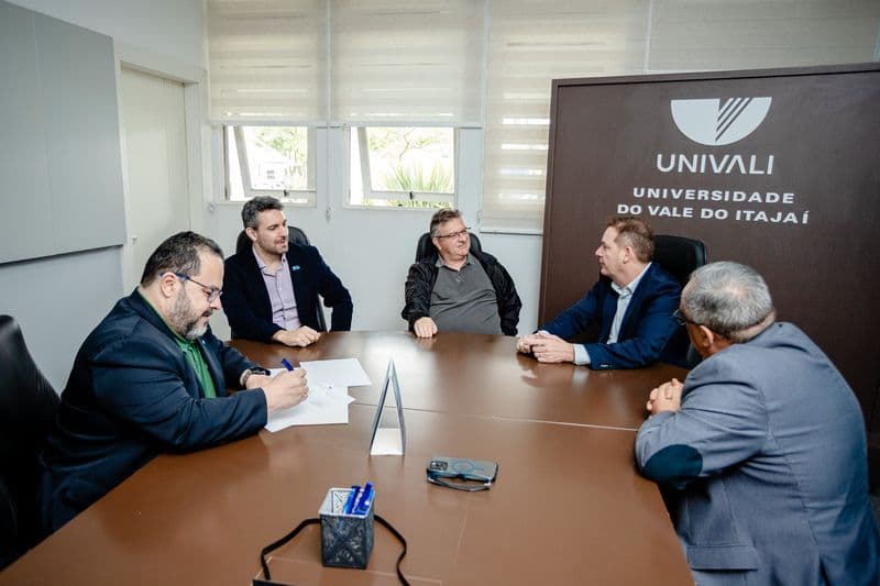 Assinatura camara italiana - Foto Dales Hoeckesfeld (1).jpg Assinatura camara italiana - Foto Dales Hoeckesfeld (1).jpg