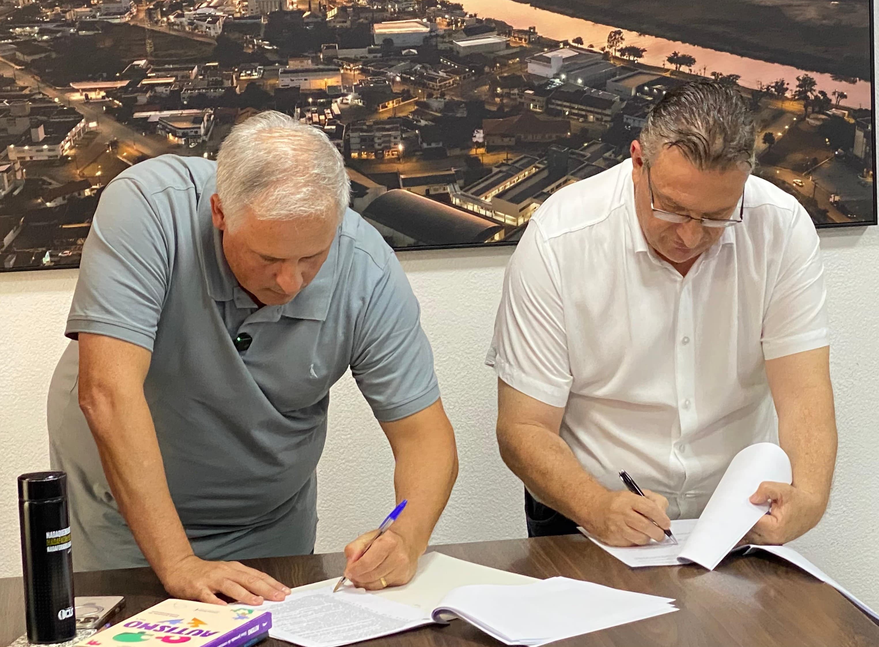 Univali e Prefeitura de Tijucas assinam contrato para instalação de Centro de Atendimento ao Autista