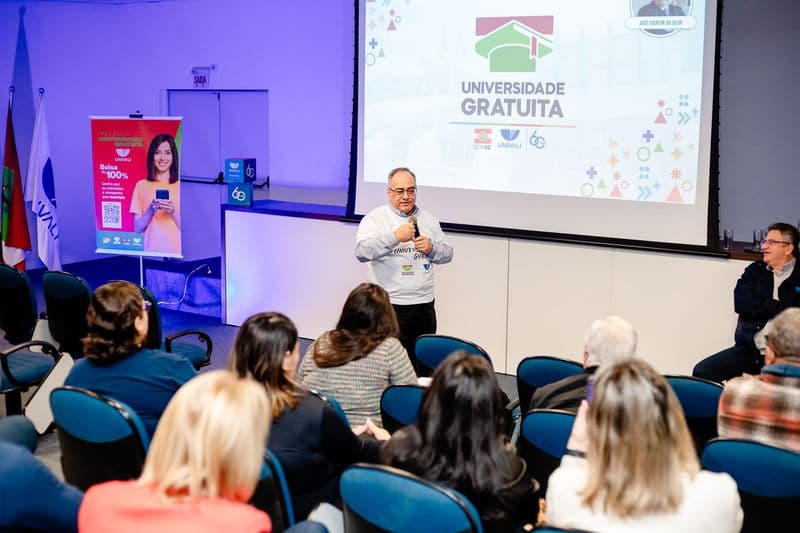 Café com reitor kobrasol - Foto Dales Hoeckesfeld (2).jpg Café com reitor kobrasol - Foto Dales Hoeckesfeld (2).jpg