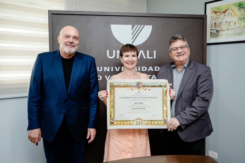 Diplomas Perugia - Foto Dales Hoeckesfeld (1).jpg Diplomas Perugia - Foto Dales Hoeckesfeld (1).jpg