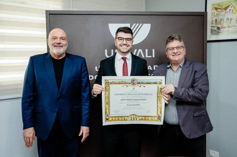 Diplomas Perugia - Foto Dales Hoeckesfeld (2).jpg Diplomas Perugia - Foto Dales Hoeckesfeld (2).jpg