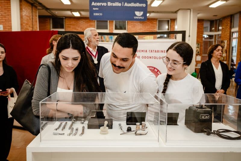 Exposição MOSC - Foto Dales Hoeckesfeld - 0012_Easy-Resize.com.jpg Exposição MOSC - Foto Dales Hoeckesfeld - 0012_Easy-Resize.com.jpg