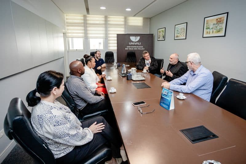 Visita alunos colombianos - Foto Dales Hoeckesfeld (1).jpg Visita alunos colombianos - Foto Dales Hoeckesfeld (1).jpg