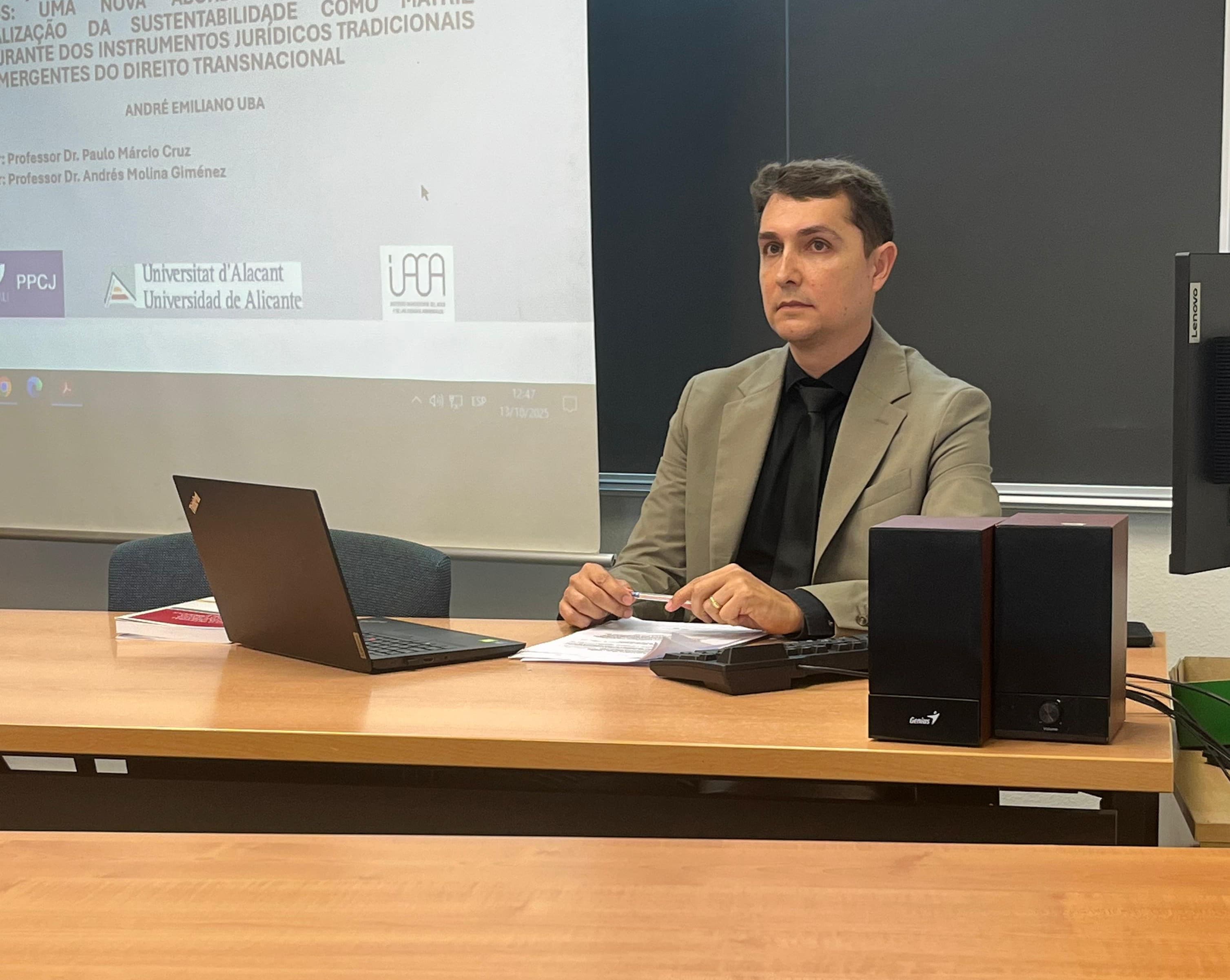 Procurador do Estado de Santa Catarina defende qualificação de doutorado