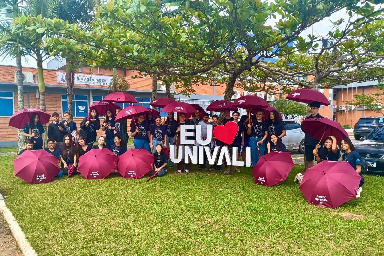 Programa Jovem Aprendiz Univali forma mais 43 jovens em Tijucas