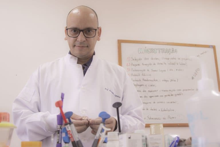 Um dos cientistas mais influentes do mundo conduz imersão gratuita em odontologia estética na Univali Be Dental School