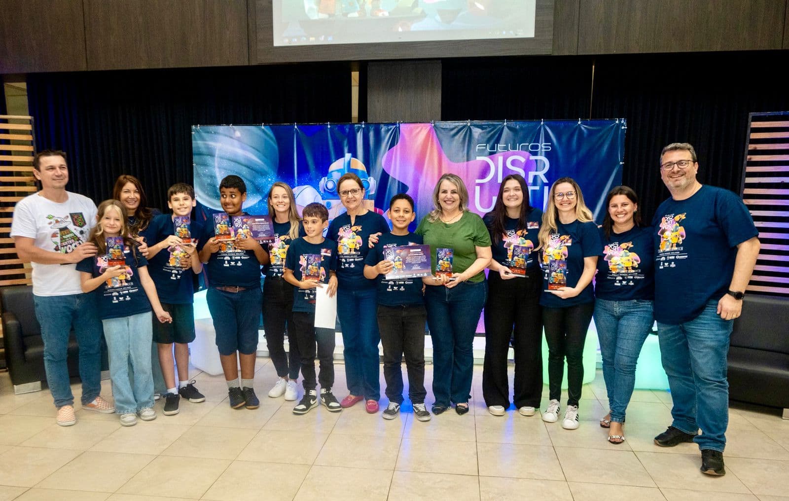 alunos-da-4-edicao-do-projeto-futuros-disruptivos-recebem-certificados.jpeg alunos-da-4-edicao-do-projeto-futuros-disruptivos-recebem-certificados.jpeg