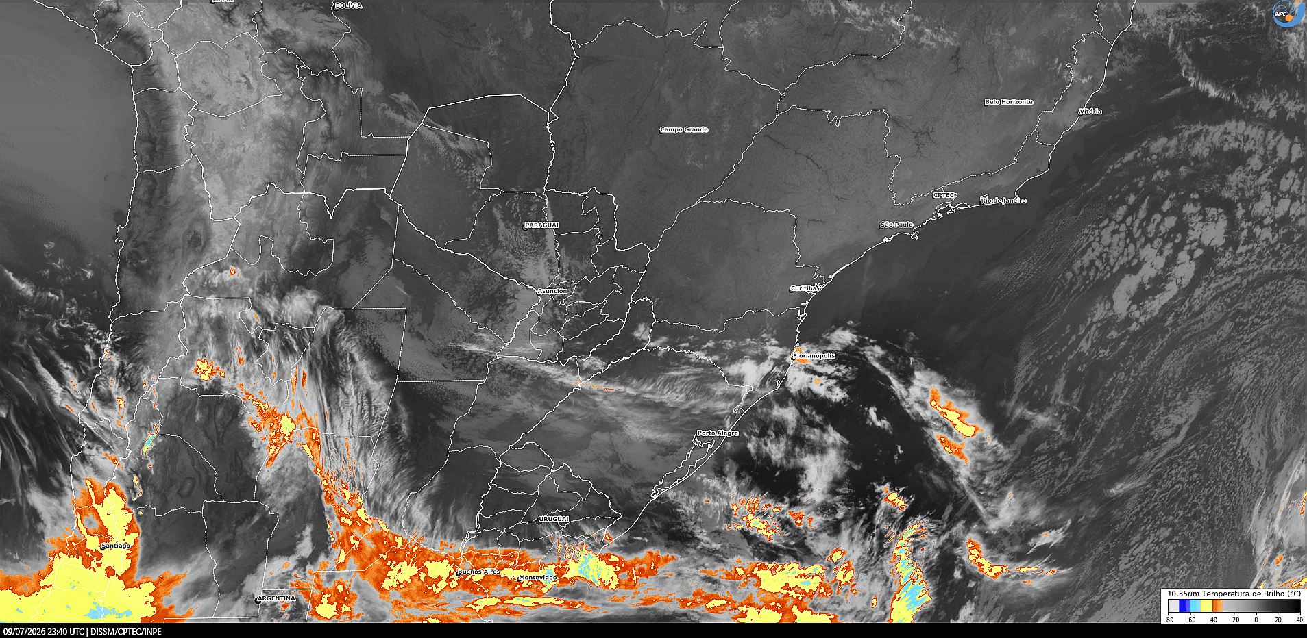 Imagem do satélite GOES-19/NOAA/EUA – Canal Infravermelho + IR 10,35 µm – dia 09/07/2026 – Hora local: 20:40 – Sul do Brasil. Fonte: Instituto Nacional de Pesquisas Espaciais (INPE)/Centro de Previsão de Tempo e Estudos Climáticos (CPTEC)/Divisão de Satélites e Sistemas Ambientais (DAS), modificado por LabClima/UNIVALI.