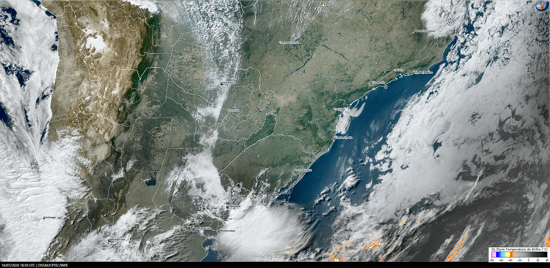 Imagem do satélite GOES-19/NOAA/EUA – True-Color + IR 10,35 µm – dia 16/07/2026 – Hora local: 15:50 – Sul do Brasil. Fonte: Instituto Nacional de Pesquisas Espaciais (INPE)/Centro de Previsão de Tempo e Estudos Climáticos (CPTEC)/Divisão de Satélites e Sistemas Ambientais (DAS), modificado por LabClima/UNIVALI.