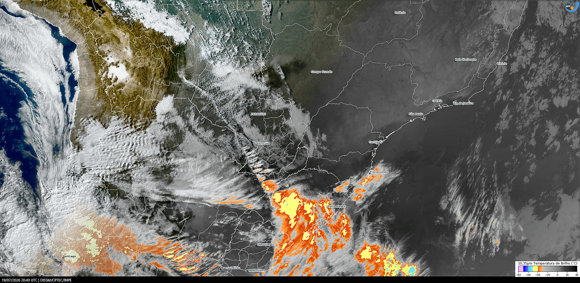 Imagem do satélite GOES-19/NOAA/EUA – Canal Infravermelho + IR 10,35 µm – dia 19/07/2026 – Hora local: 17:40 – Sul do Brasil. Fonte: Instituto Nacional de Pesquisas Espaciais (INPE)/Centro de Previsão de Tempo e Estudos Climáticos (CPTEC)/Divisão de Satélites e Sistemas Ambientais (DAS), modificado por LabClima/UNIVALI.