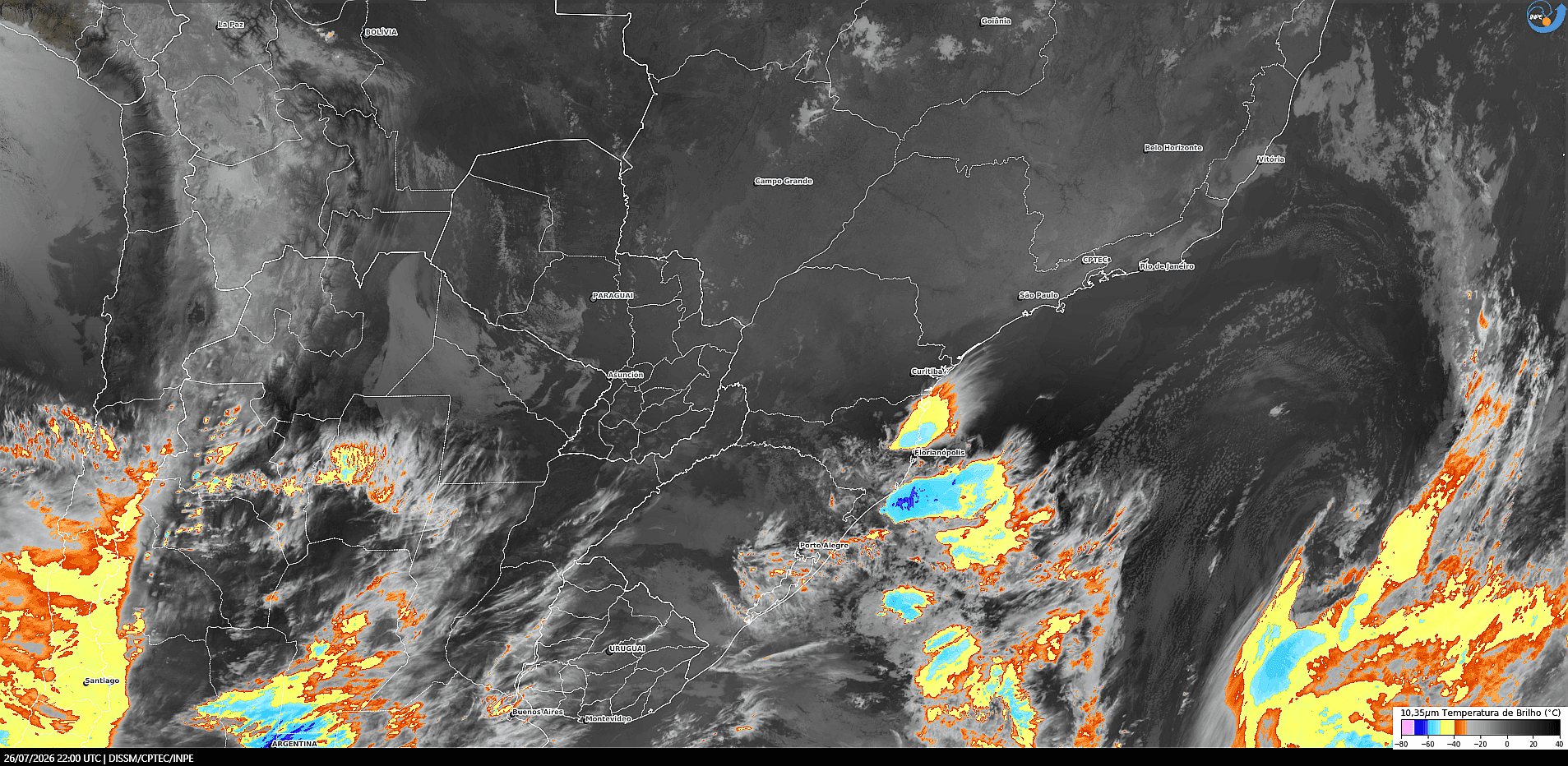 Imagem do satélite GOES-19/NOAA/EUA – Canal Infravermelho + IR 10,35 µm – dia 26/07/2026 – Hora local: 19:00 – Sul do Brasil. Fonte: Instituto Nacional de Pesquisas Espaciais (INPE)/Centro de Previsão de Tempo e Estudos Climáticos (CPTEC)/Divisão de Satélites e Sistemas Ambientais (DAS), modificado por LabClima/UNIVALI.