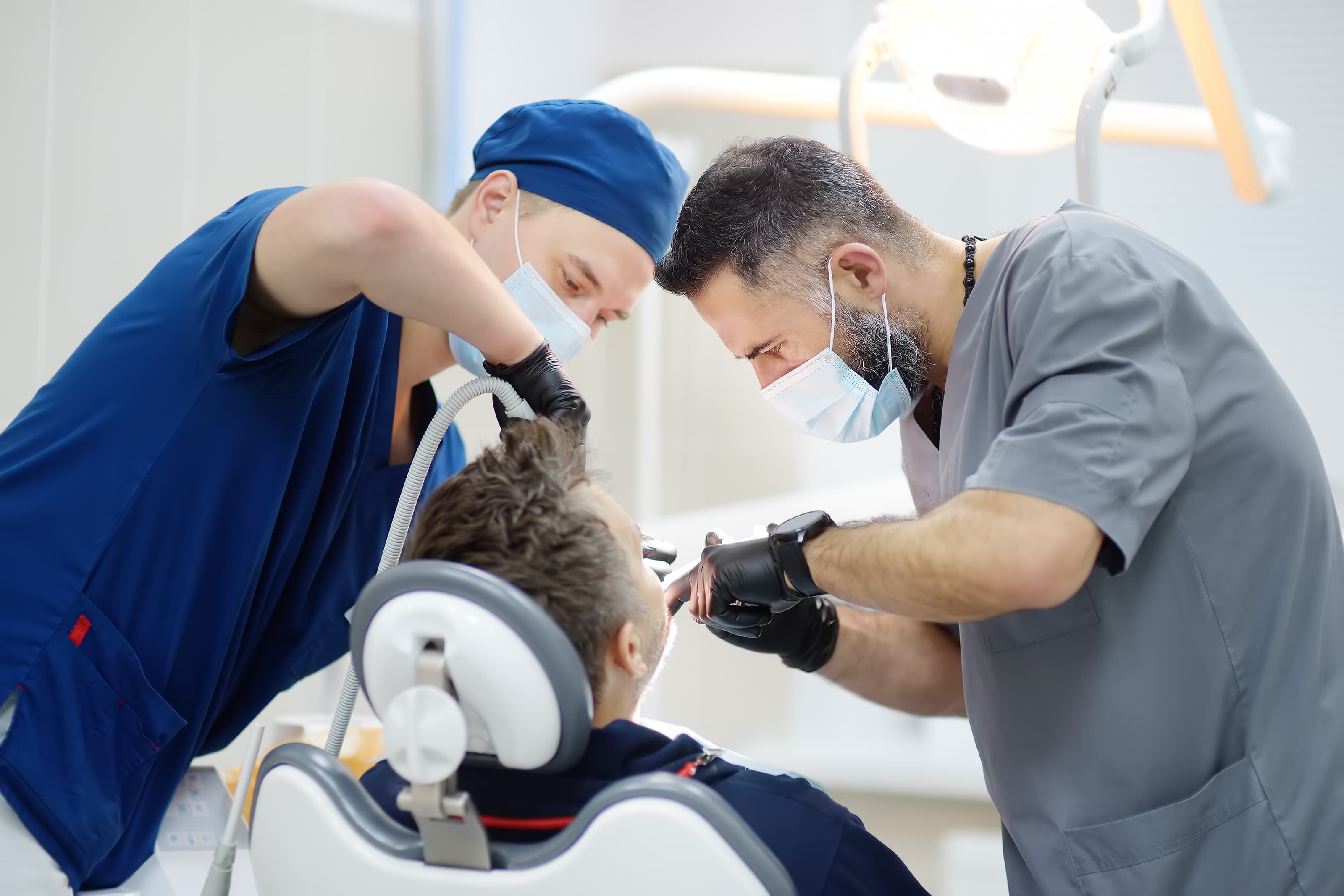 Univali Be Dental School incorpora novas tecnologias à formação em implantodontia
