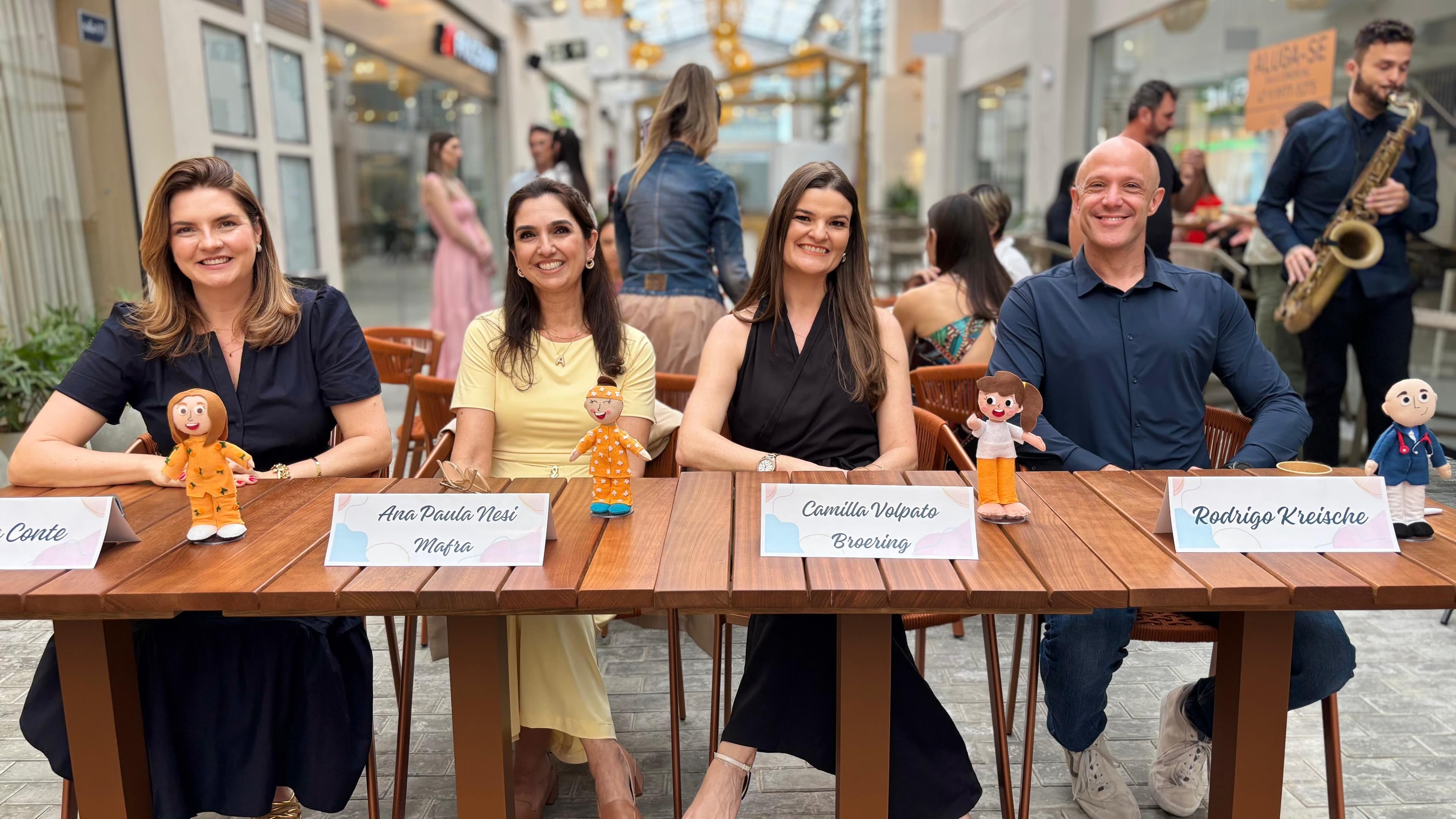 Professora da Univali lança série de livros que ajuda crianças a superar medo de consultas