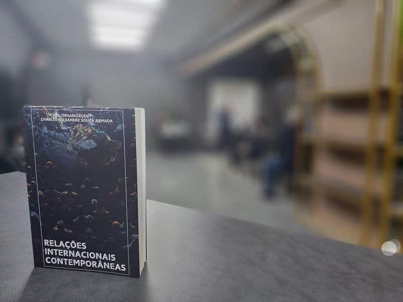 livro-reune-artigos-de-estudantes-de-relacoes-internacionais.jpg livro-reune-artigos-de-estudantes-de-relacoes-internacionais.jpg