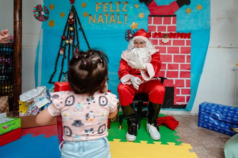 papai-noel-entrega-brinquedos-para-criancas-do-cidade-nova_Univali__.jpg papai-noel-entrega-brinquedos-para-criancas-do-cidade-nova_Univali__.jpg