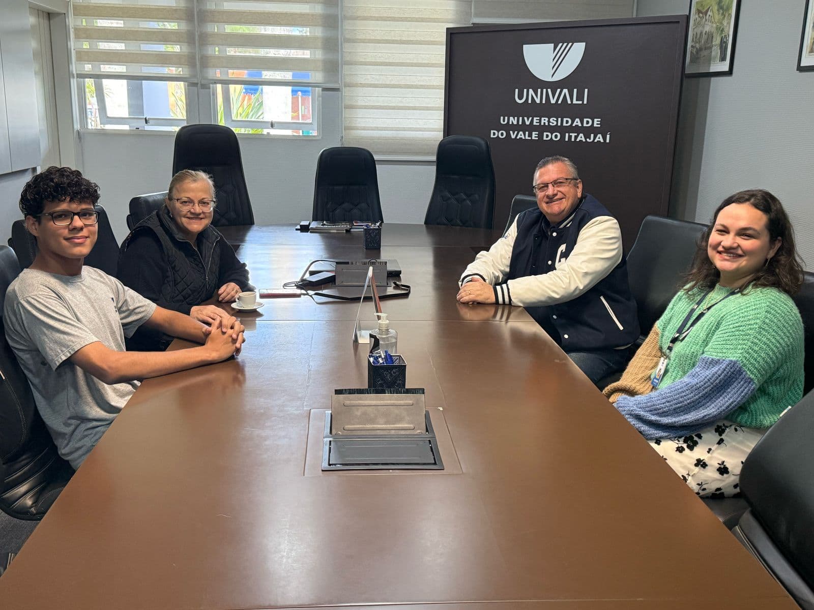 reitor-recebe-o-presidente-da-camara-de-vereadores-mirins-de-itajai.jpg reitor-recebe-o-presidente-da-camara-de-vereadores-mirins-de-itajai.jpg