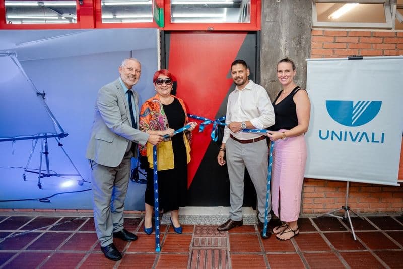 sala-multiuso-com-tematica-cinematografica-e-inaugurada-na-univali.jpg sala-multiuso-com-tematica-cinematografica-e-inaugurada-na-univali.jpg