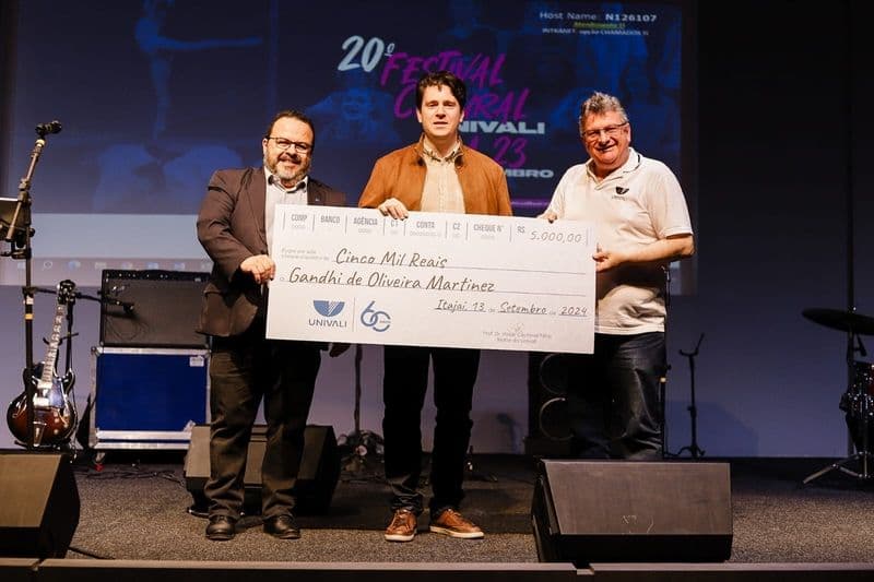 univali-divulga-vencedor-do-concurso-para-eleger-o-hino-da-instituicao (1).jpg univali-divulga-vencedor-do-concurso-para-eleger-o-hino-da-instituicao (1).jpg