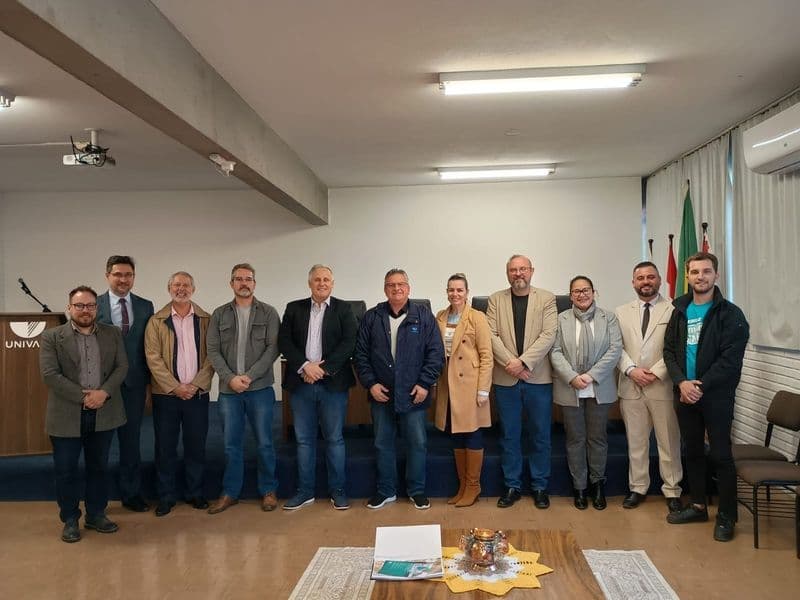 univali-e-prefeitura-de-tijucas-debatem-projetos-de-cooperacao.jpg univali-e-prefeitura-de-tijucas-debatem-projetos-de-cooperacao.jpg