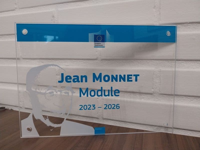 univali-recebe-placa-jean-monnet-por-programa-de-ensino-pesquisa-e-extensao-relacionado-a-uniao-europeia.jpg univali-recebe-placa-jean-monnet-por-programa-de-ensino-pesquisa-e-extensao-relacionado-a-uniao-europeia.jpg